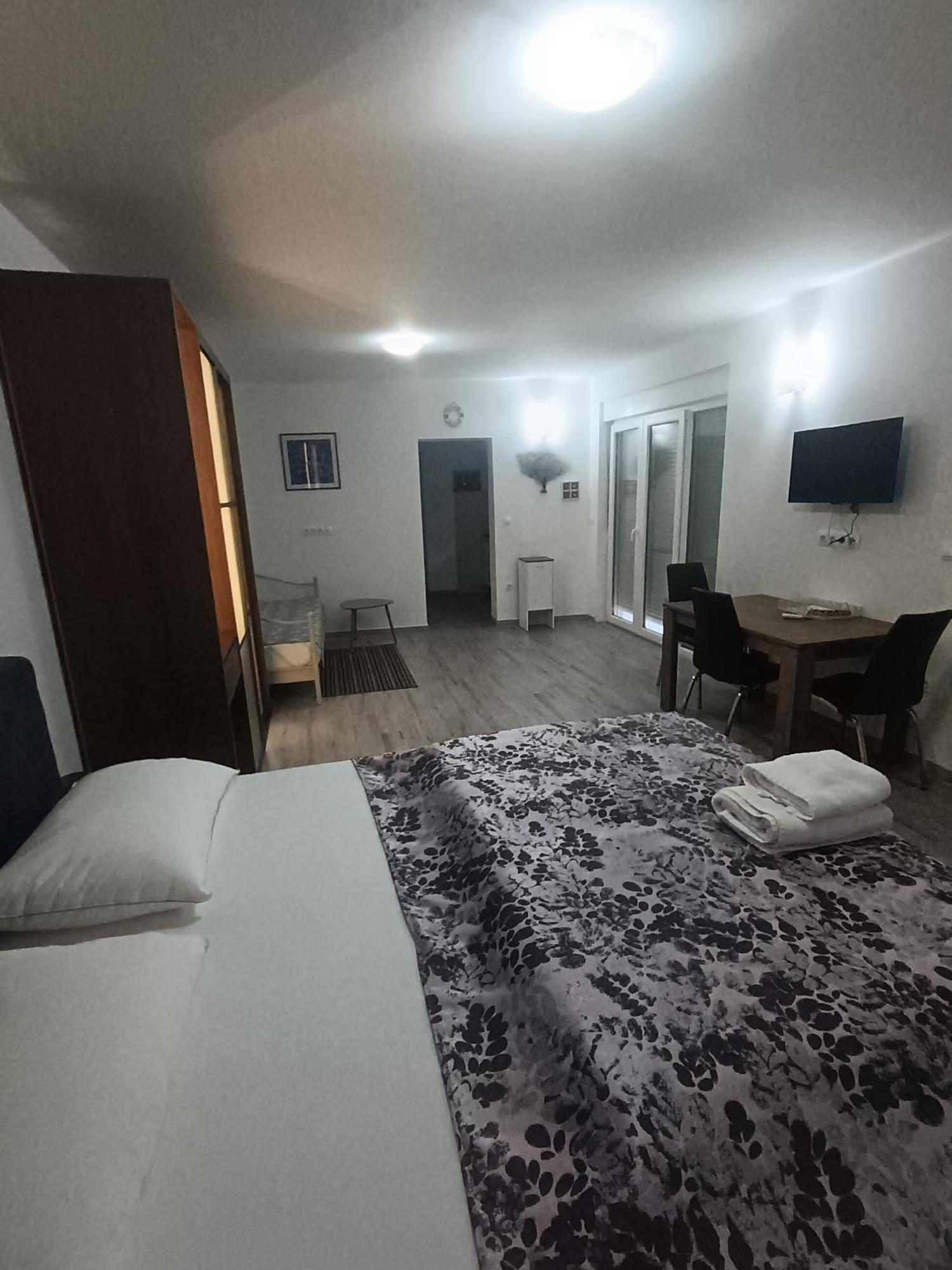 Faveria Apartments Amphitheater With Free Parking Pula Room photo